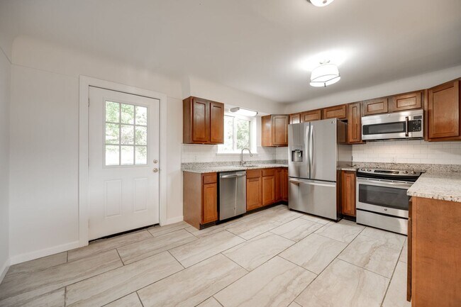 Building Photo - 3/ 1.5 Home for Rent!