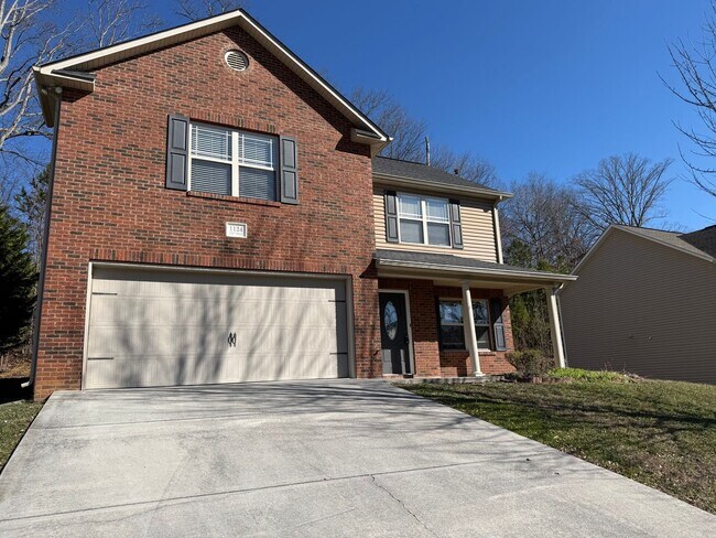 Building Photo - Beautiful Home in West Knoxville