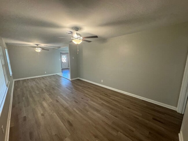 Building Photo - Spacious 4 Bedroom Bossier Remodeled Home