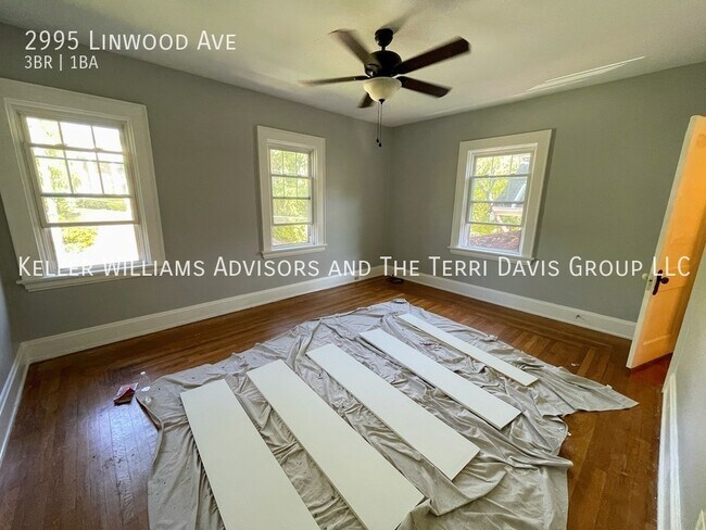 Building Photo - 2995 Linwood Ave