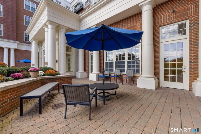 Building Photo - 85 Memorial Rd