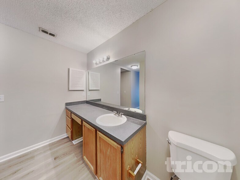 Building Photo - 7412 Amandas Crossing Dr N