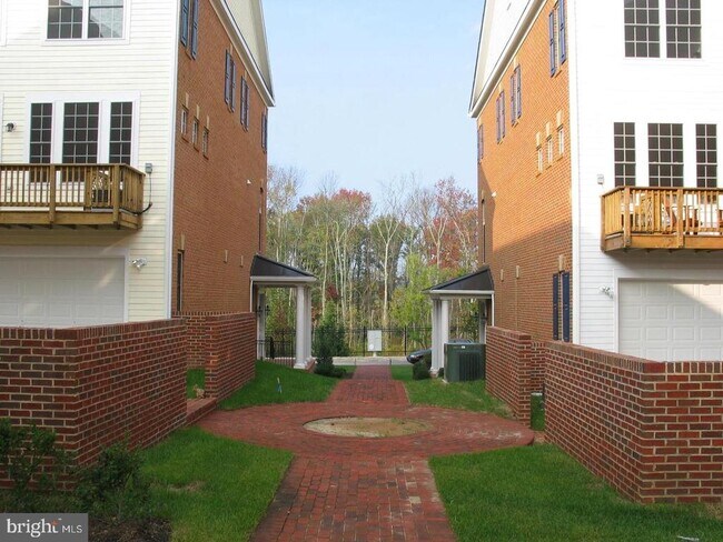 Building Photo - 705 Vestal St