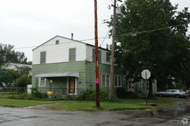 Primary Photo - 5106-5125 E Boston St