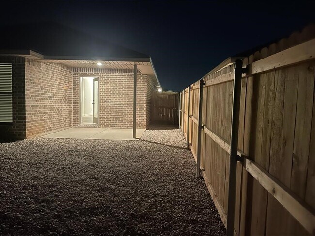 Building Photo - 6309 Poppy Dr