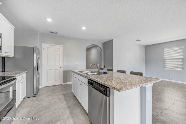 Building Photo - 201 Bubbling Ln