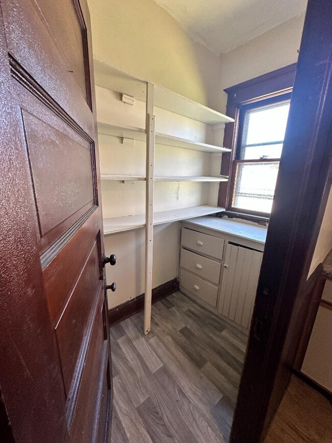 Building Photo - 612 7th St