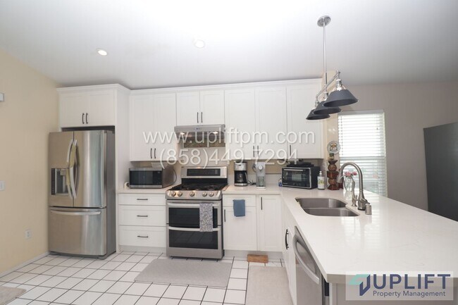 Building Photo - 3 Bed 2 Bath Home With Spacious Back Yard