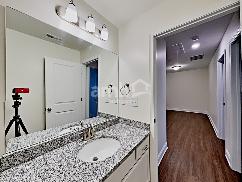 Building Photo - 692 Woodall Rd