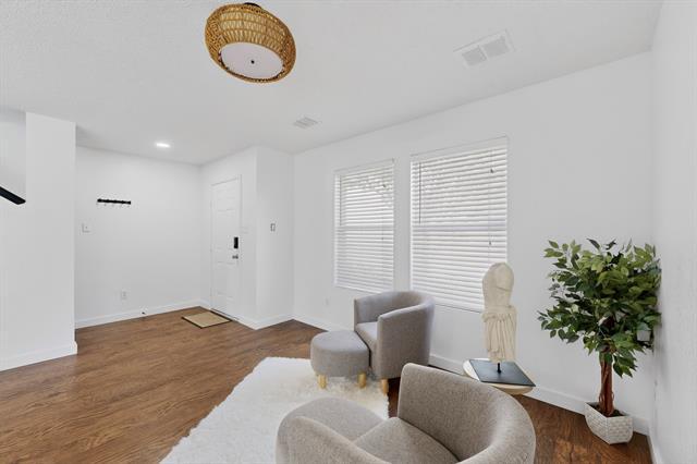 Building Photo - 2316 White Oak Dr