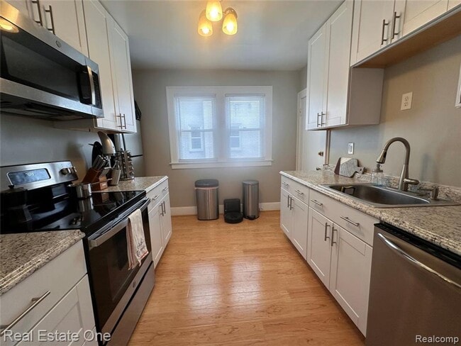 Building Photo - 2 Bedroom 1 Bath