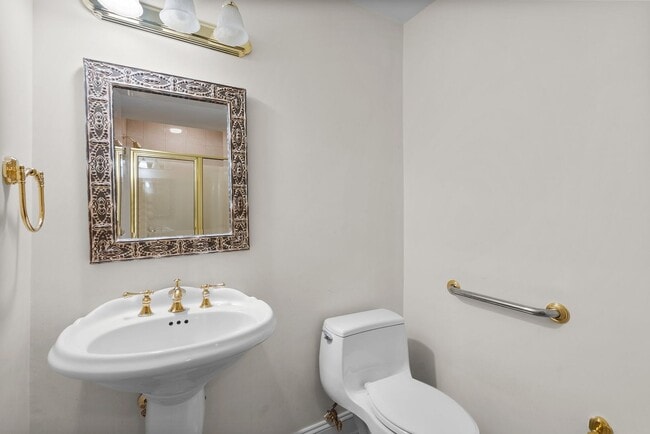 Building Photo - 4 Bed 3 Bath - Silver Spring Single Family...