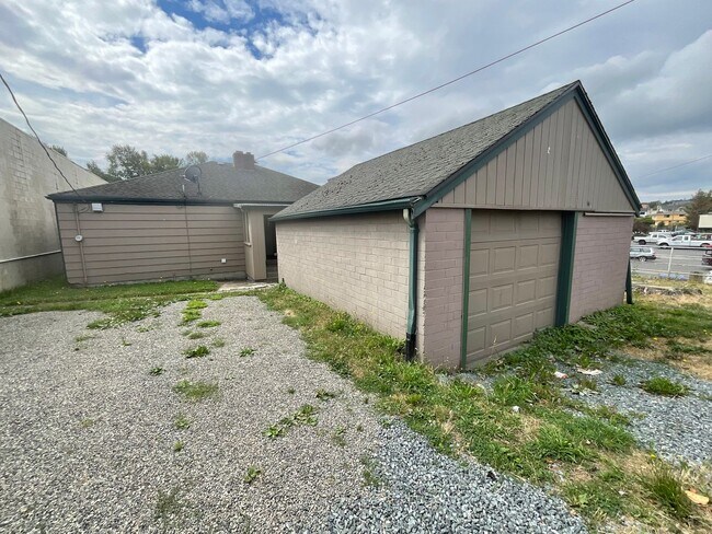 Building Photo - 2 Bed, 1 Bath in- Downtown Ferndale