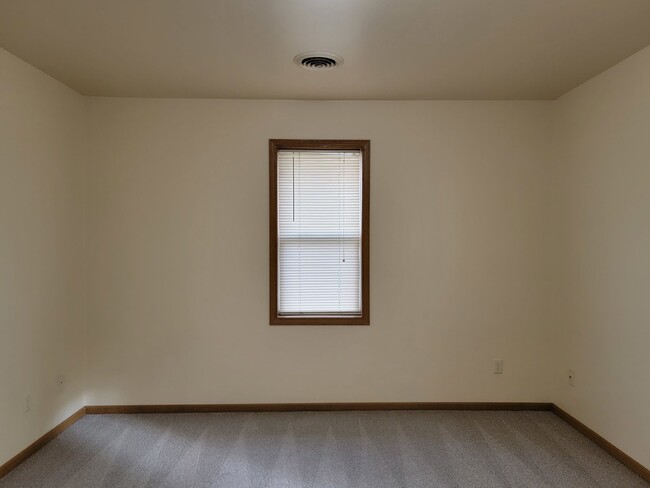 Building Photo - Charming 2 Bedroom Condo in the Heart of B...
