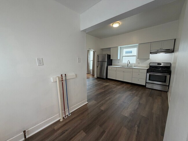Building Photo - 4 Bedroom updated home in Grand Rapids