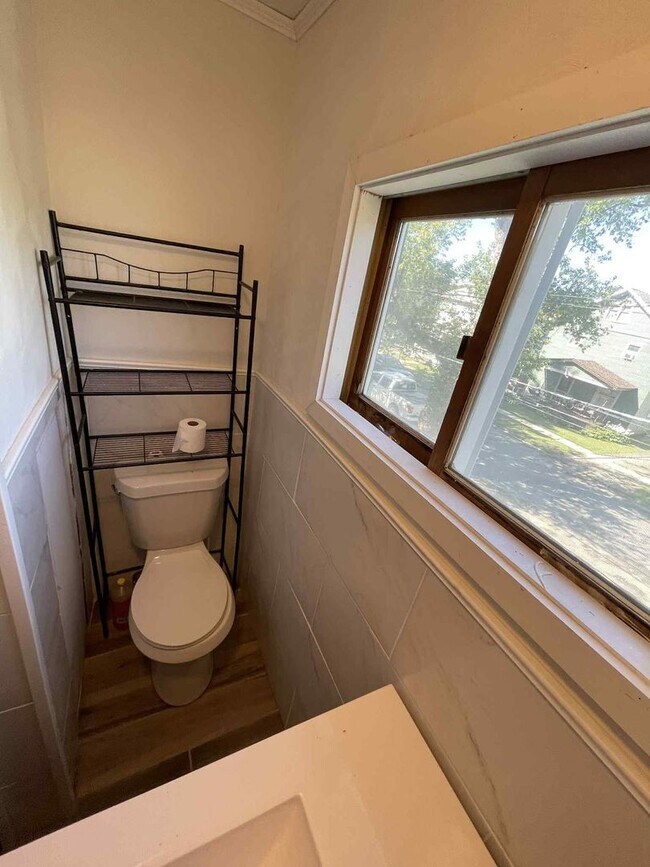 Building Photo - 218 N 15th St