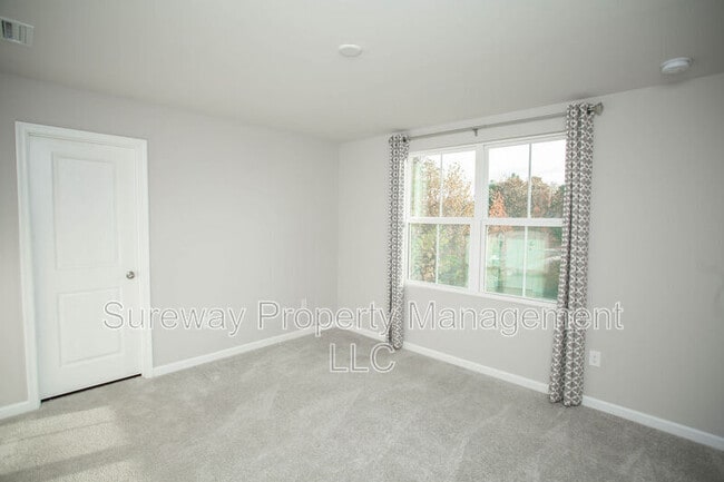 Building Photo - 2 Mulberry ln