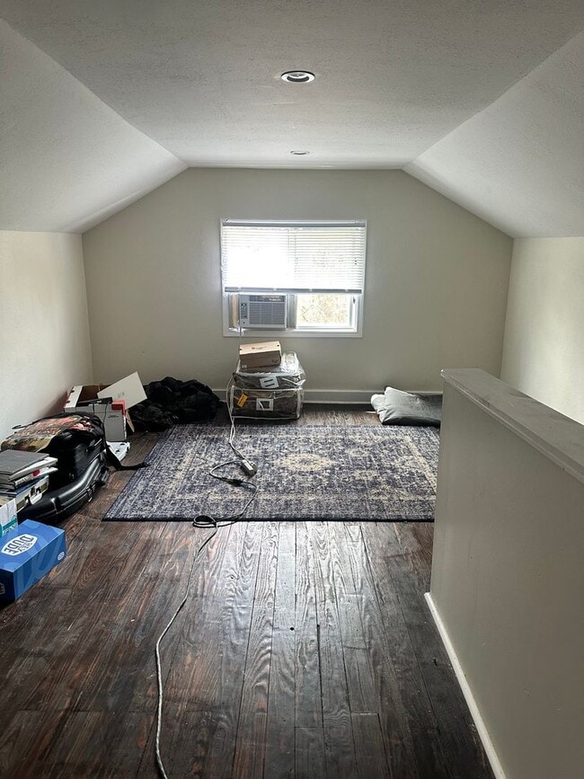 Building Photo - 1122 E Dunklin St