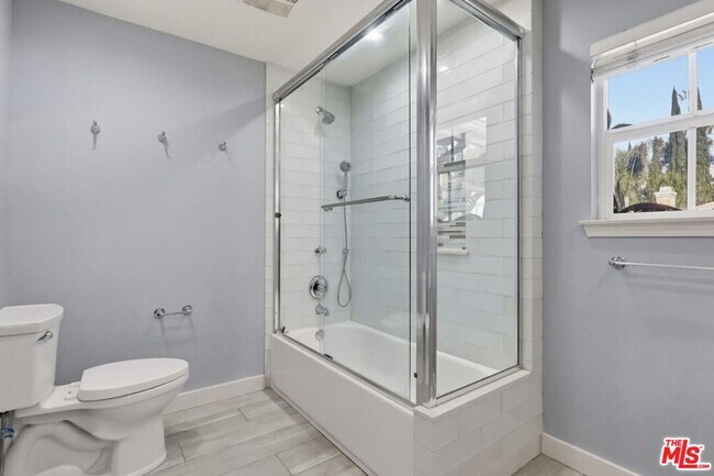 Building Photo - 5187 Knollwood Way