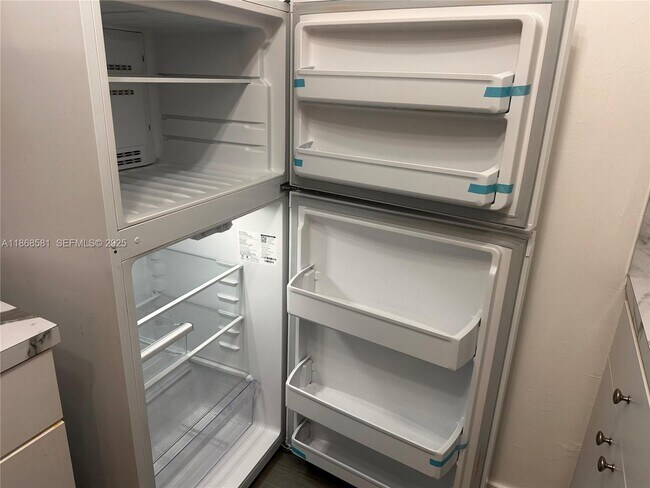 Building Photo - 7231 Miami Lakes Dr