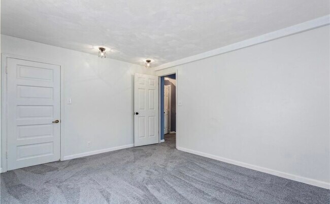 Building Photo - 230 W 39th St