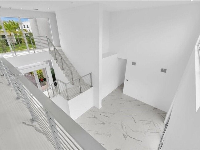 Building Photo - 16644 Botaniko Dr N