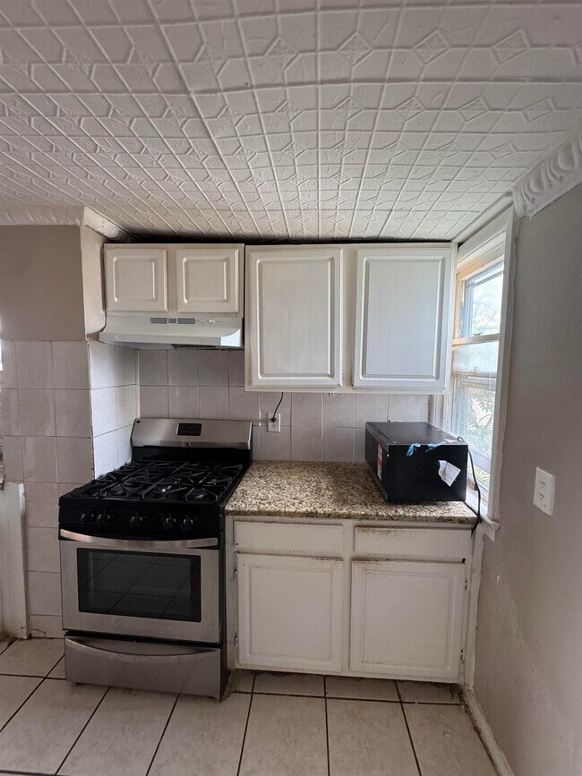 Building Photo - 36 Spruce St