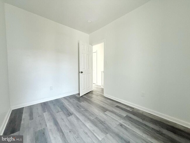 Building Photo - 1520 S Myrtlewood St