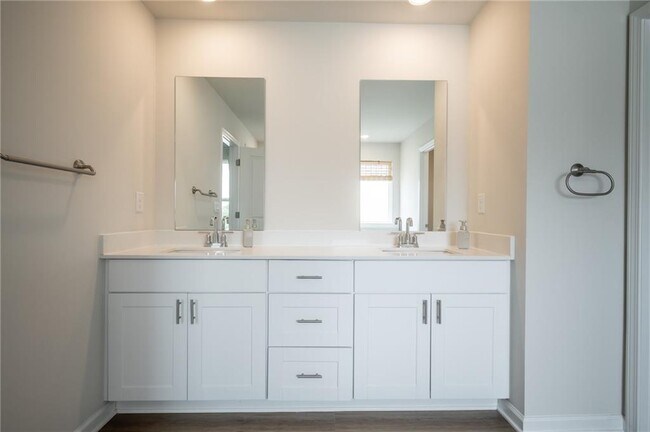 Building Photo - 13 Westerly Sta