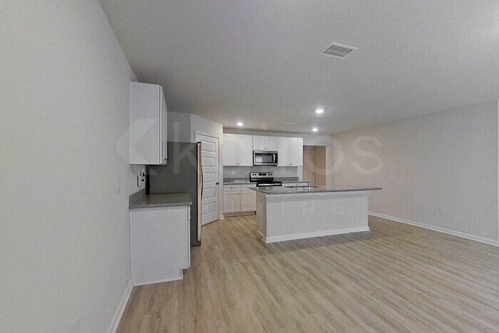 Building Photo - 401 Monarch Ln