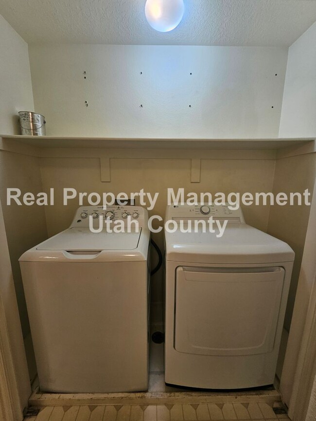 Building Photo - Orem Condo Top Floor Pet Friendly