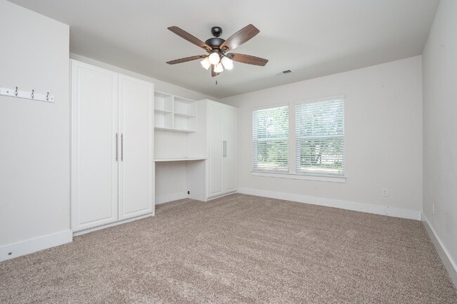 Building Photo - Modern 3BR/2.5BA Townhome with Main-Level Suite and Loft, located in a Prime Taylors Location!