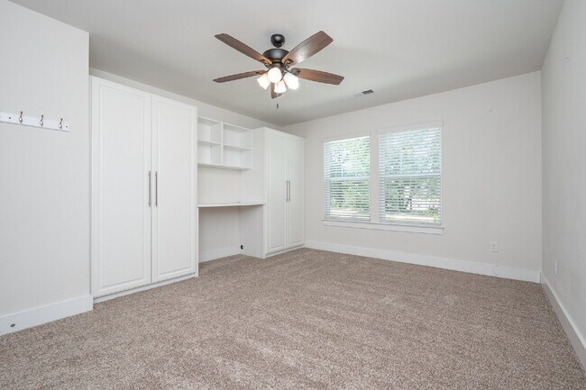 Building Photo - Modern 3BR/2.5BA Townhome with Main-Level Suite and Loft, located in prime Taylors Location! $210...