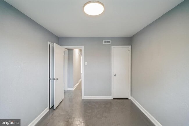 Building Photo - 2137 Bryn Mawr Ave