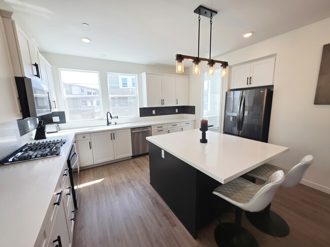 Building Photo - 27589 Sanctuary Ct