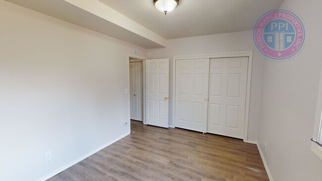 Building Photo - far455