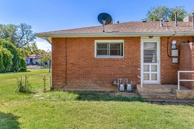 Building Photo - 950 Teller Ave
