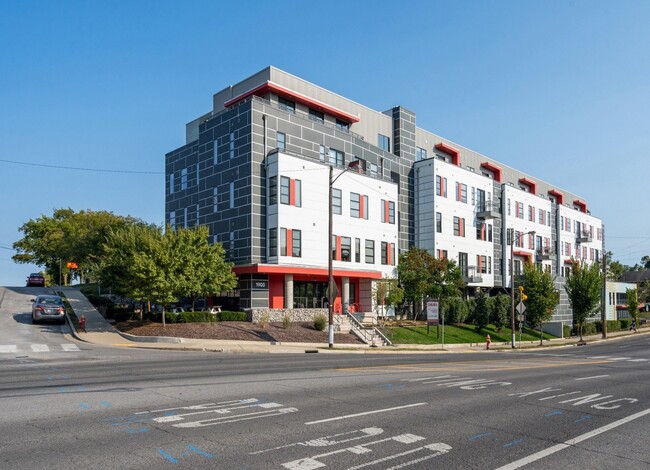 Building Photo - 1900 12th Ave S