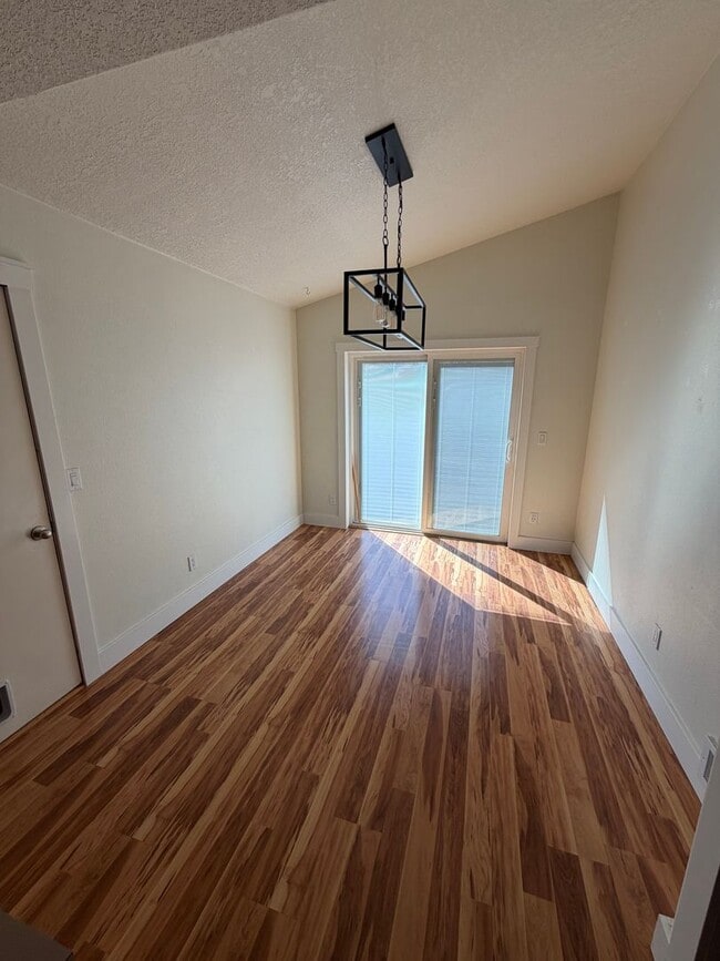 Building Photo - Cozy Two Bedroom Home Tucked Away in Newberg