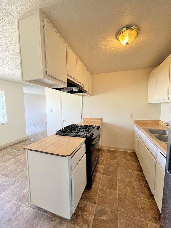 Building Photo - Coming Soon ** Great 2 bd/1ba Home in Strawberry Manor