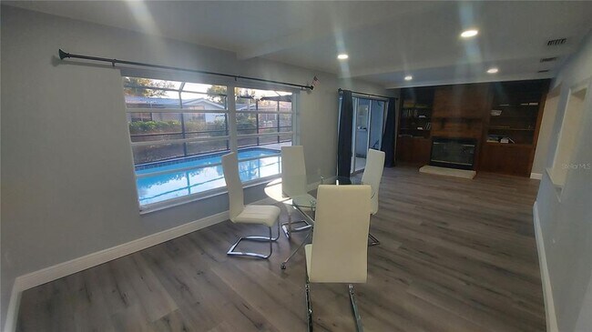 Building Photo - 1811 Forest Dr