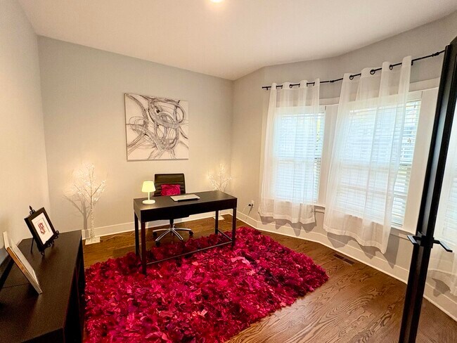 Building Photo - 718 N Alexander Ave