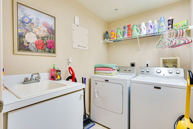 Building Photo - Furnished Daytona Beach Shores Condo