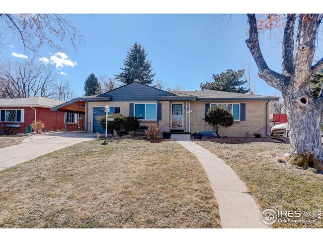 Building Photo - 690 W Elmhurst Pl