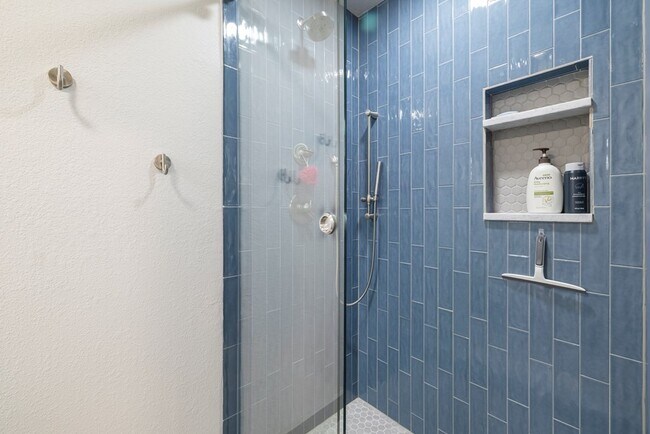 Building Photo - 275 Creek Ridge Trail W