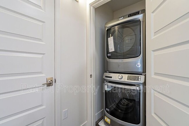 Building Photo - 7300 E Earll Dr