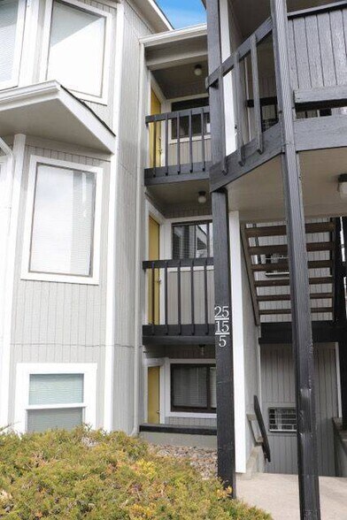 Quite complex ON CAMPUS - 630 S Sherwood St