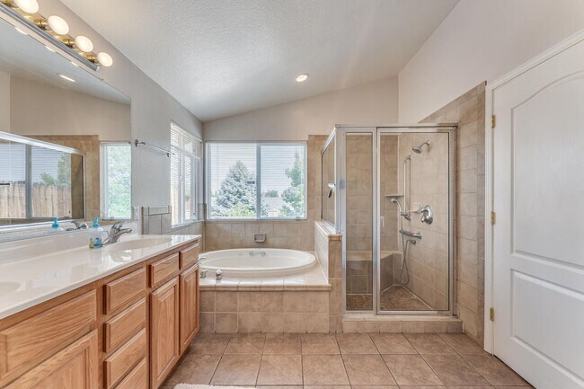 Building Photo - FULLY FURNISHED Sparks home with all utilities included and flexible lease options