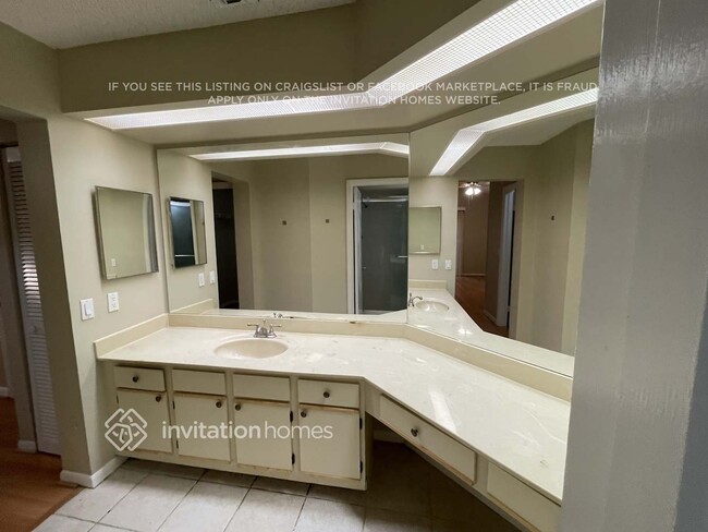 Building Photo - 1930 NW 39th Ave