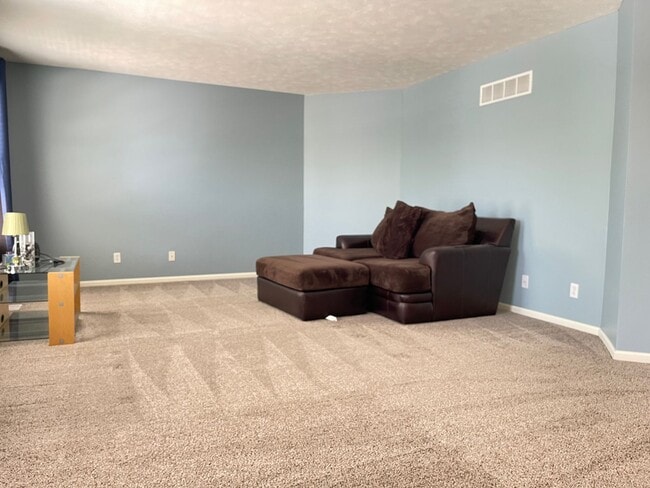 Building Photo - Beautiful 4 bed 2.5 bath 3000+sq ft